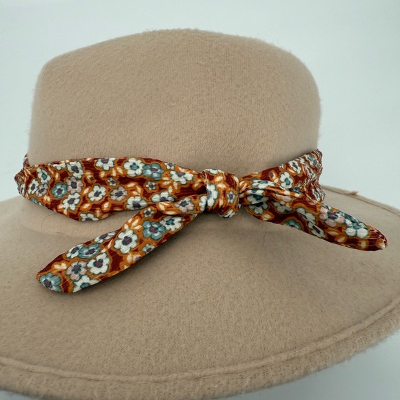 🚨Beige Kid’s Fedora Hat with Floral Band - Picture 2 of 4